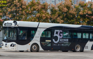 智慧交通引领未来：无人驾驶公交车在都市中的新篇章